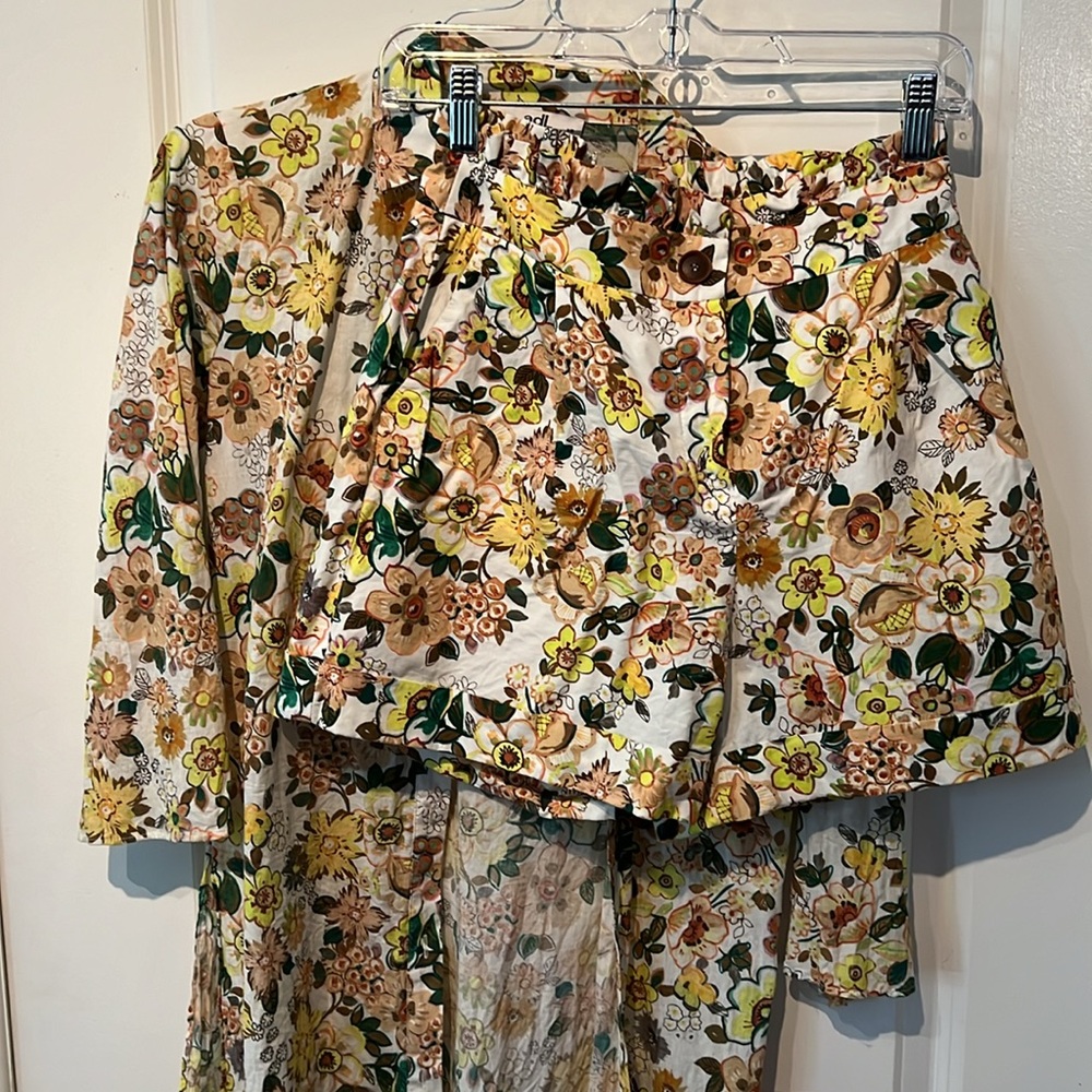 Beautiful set, 100% cotton. Shirt is size Xs, shorts are S